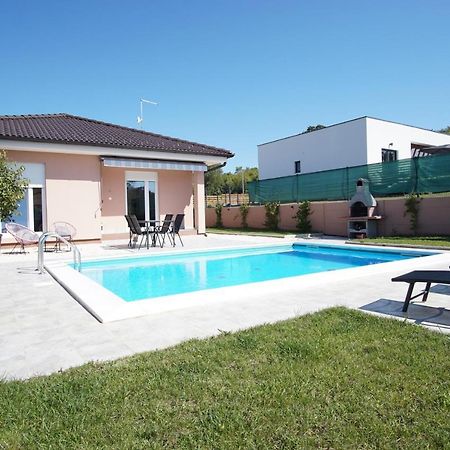 Family House Hana Kanfanar Εξωτερικό φωτογραφία